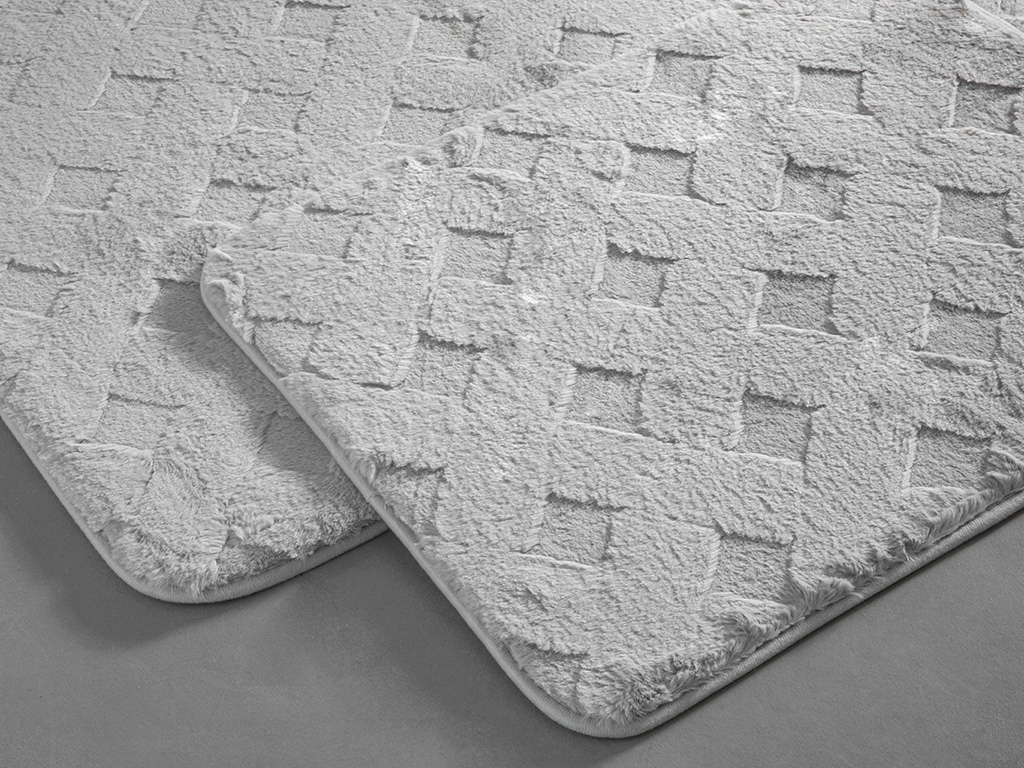 Modest Grid Bath Mat Set Timeless