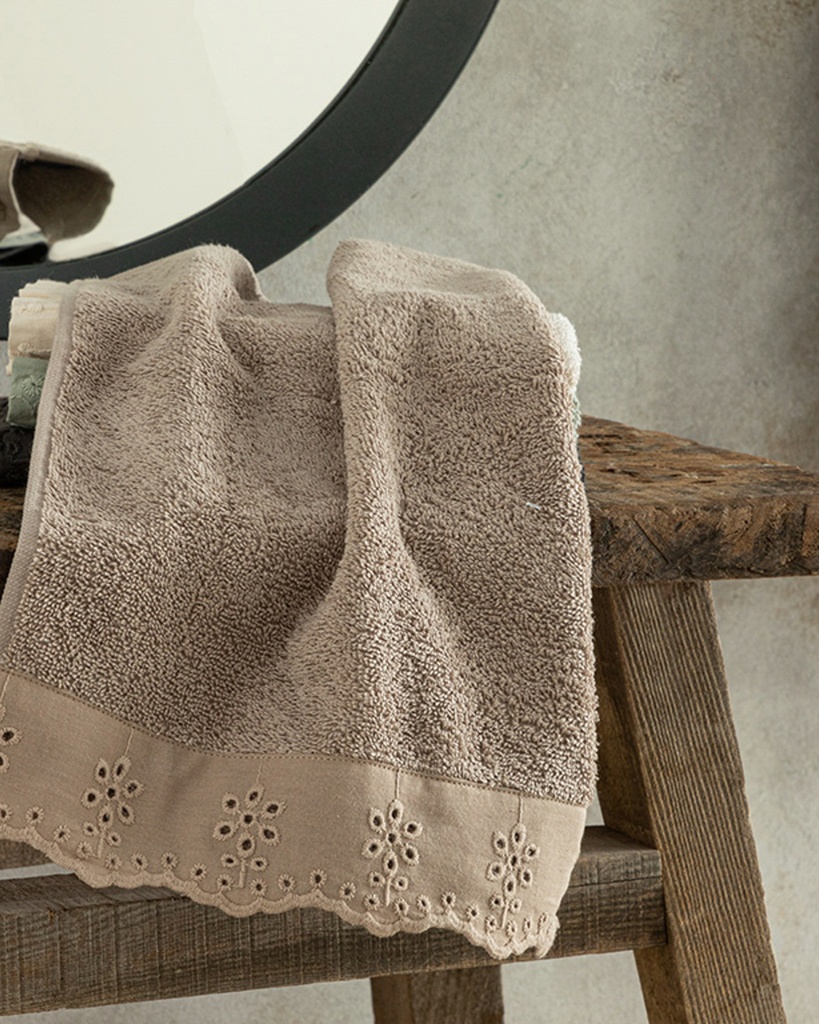 Lilian Hand Towel Timeless